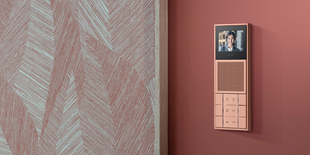 JUNG Türkommunikation bei Muster Elektro in Musterstadt